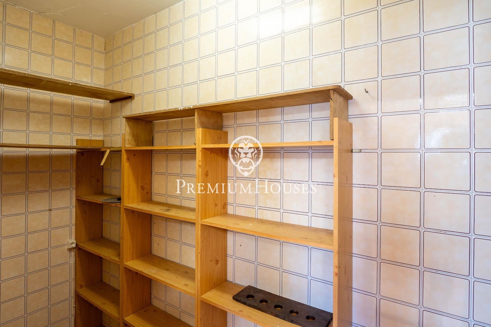 9 bedroom Finca/Country House for sale in El Catllar with pool garage - € 646,000 (Ref: 9562077)