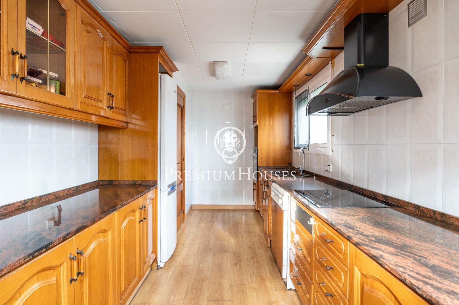 5 bedroom Villa for sale in Salou with garage - € 875,000 (Ref: 9562080)