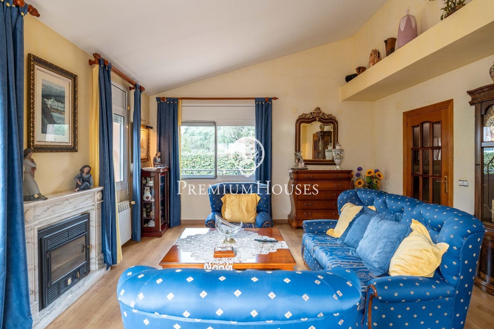 5 bedroom Villa for sale in Salou with garage - € 875,000 (Ref: 9562080)