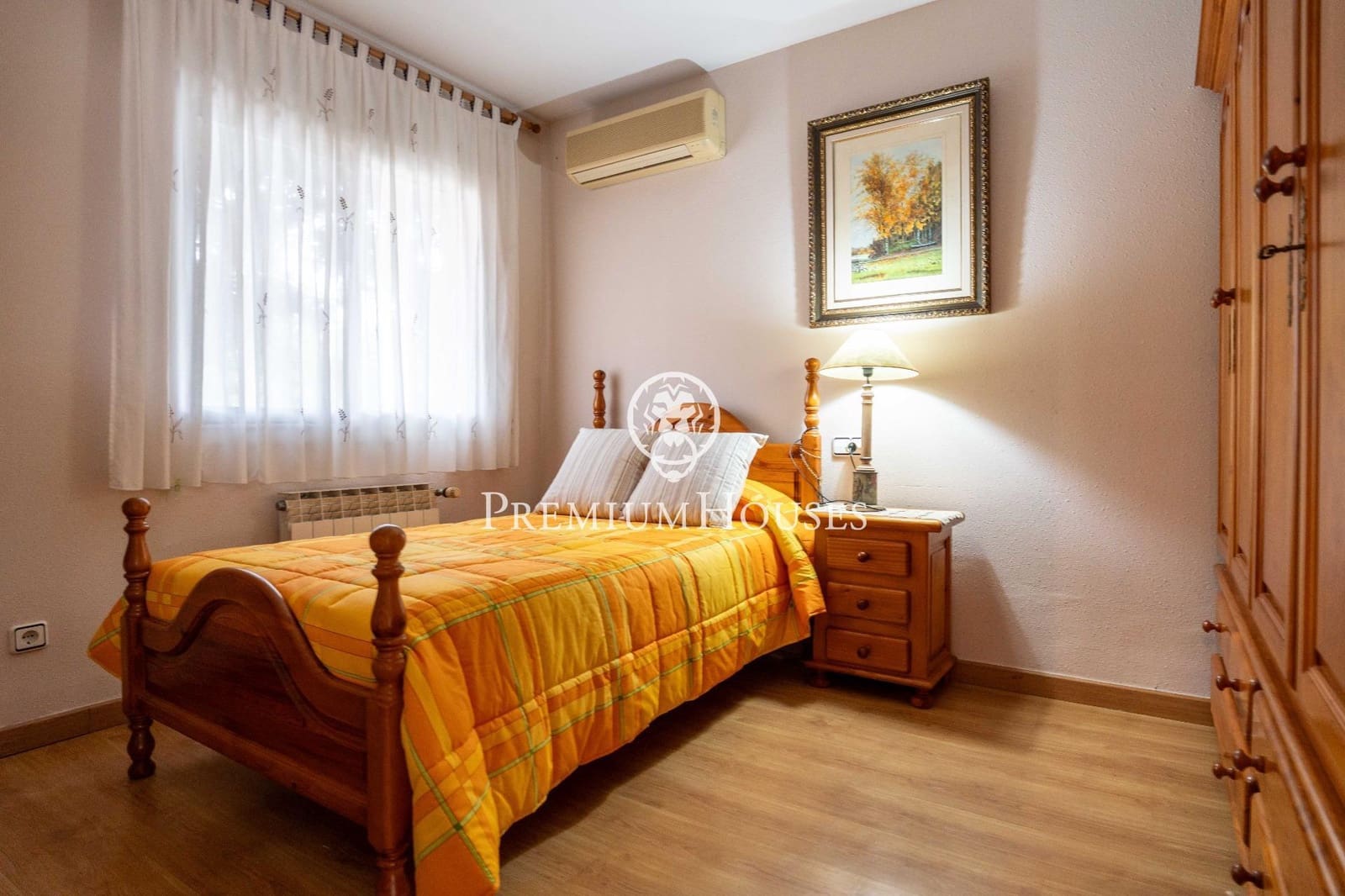 5 bedroom Villa for sale in Salou with garage - € 875,000 (Ref: 9562080)