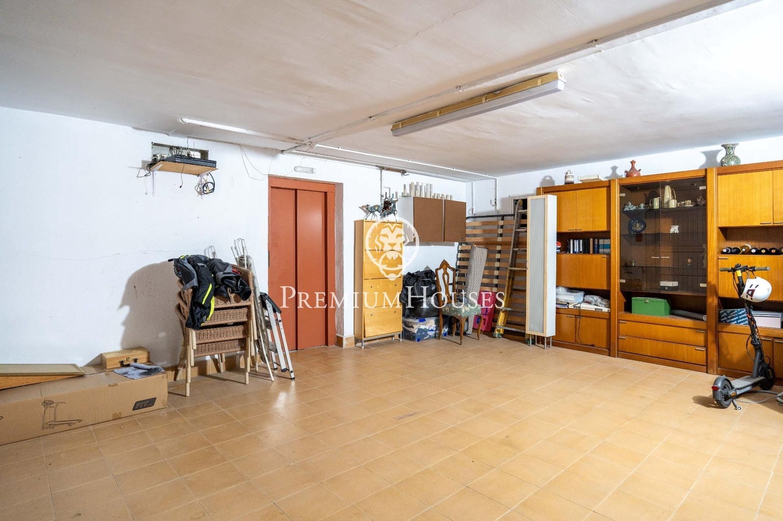 5 bedroom Villa for sale in Salou with garage - € 875,000 (Ref: 9562080)