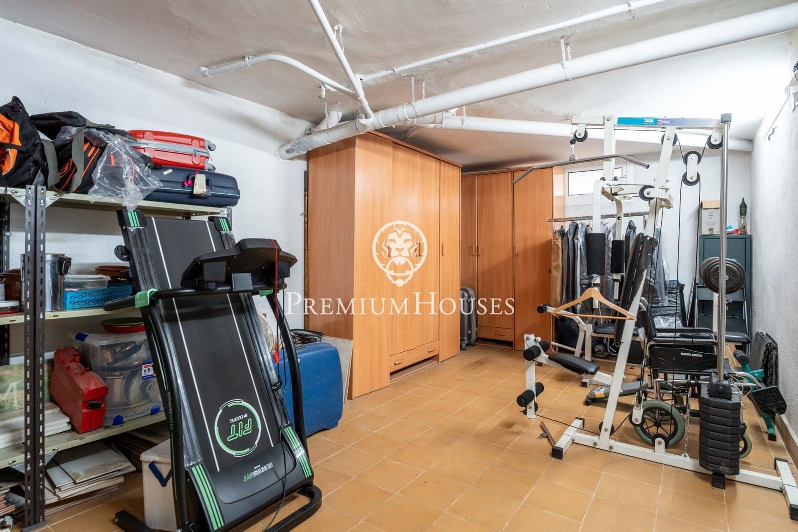 5 bedroom Villa for sale in Salou with garage - € 875,000 (Ref: 9562080)