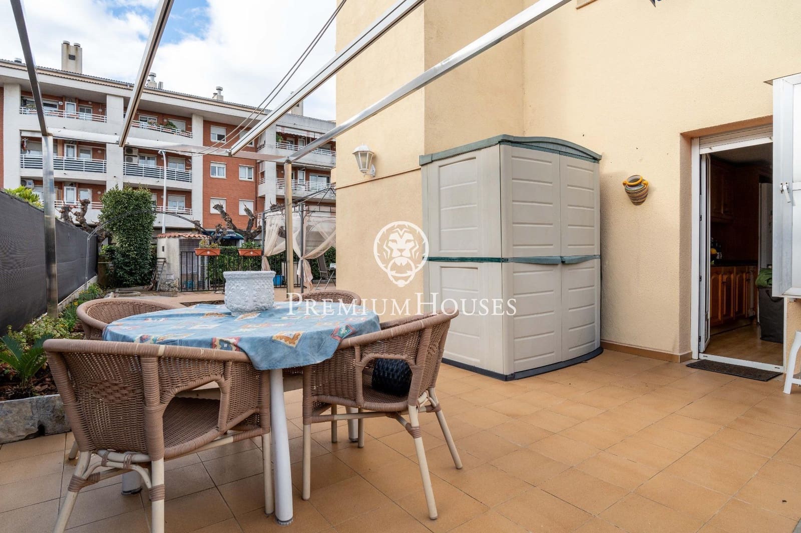 5 bedroom Villa for sale in Salou with garage - € 875,000 (Ref: 9562080)