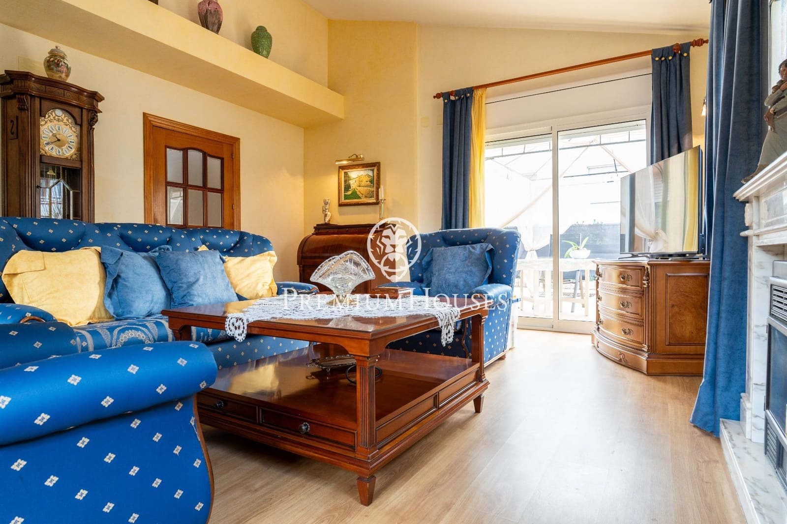 5 bedroom Villa for sale in Salou with garage - € 875,000 (Ref: 9562080)