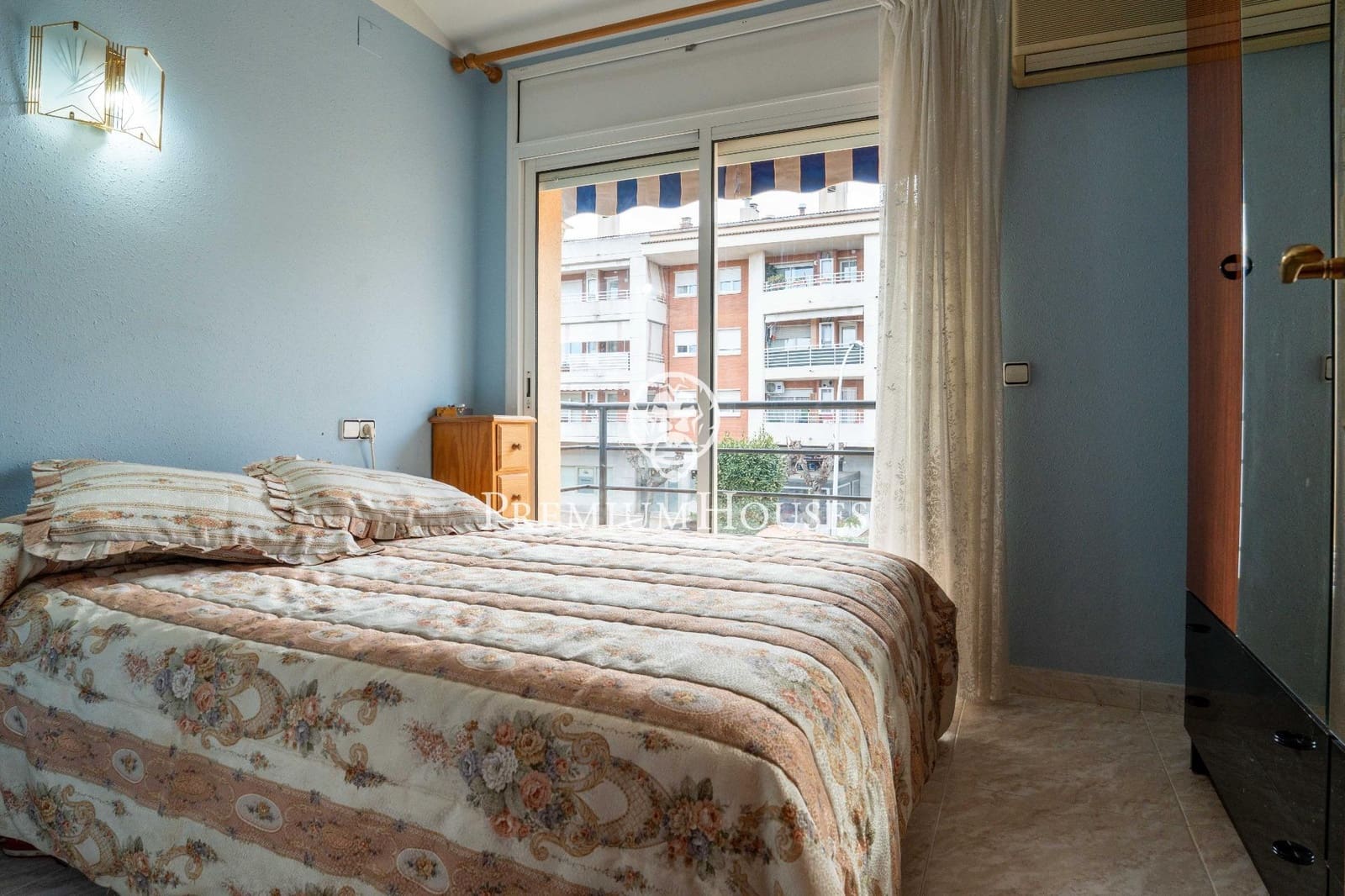 5 bedroom Villa for sale in Salou with garage - € 875,000 (Ref: 9562080)