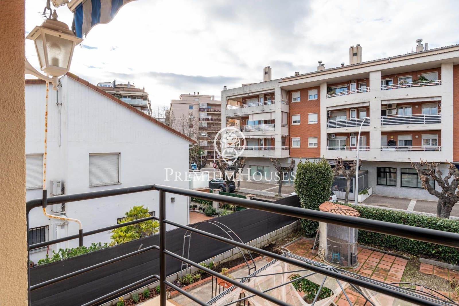 5 bedroom Villa for sale in Salou with garage - € 875,000 (Ref: 9562080)