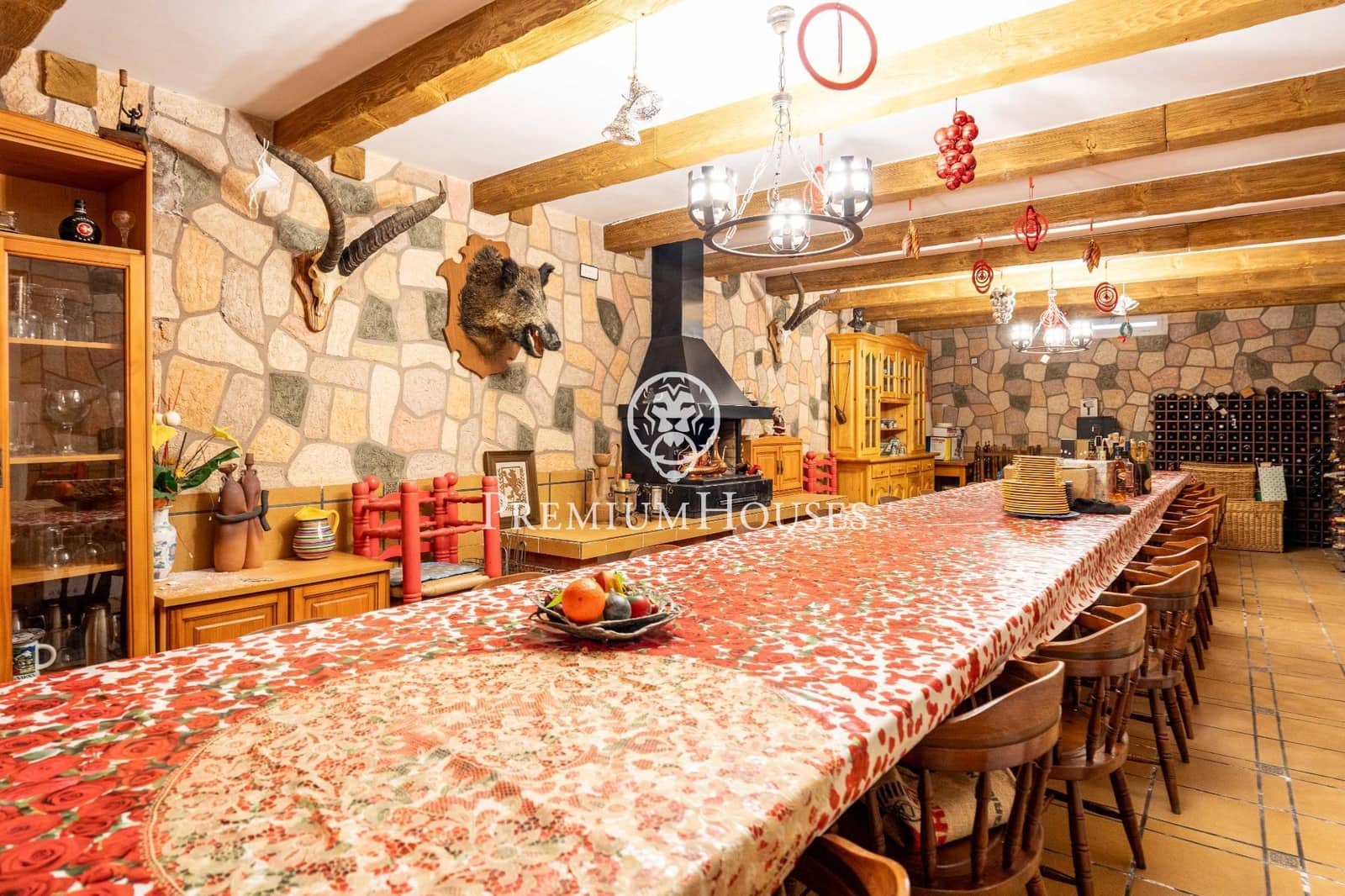 5 bedroom Villa for sale in Salou with garage - € 875,000 (Ref: 9562080)