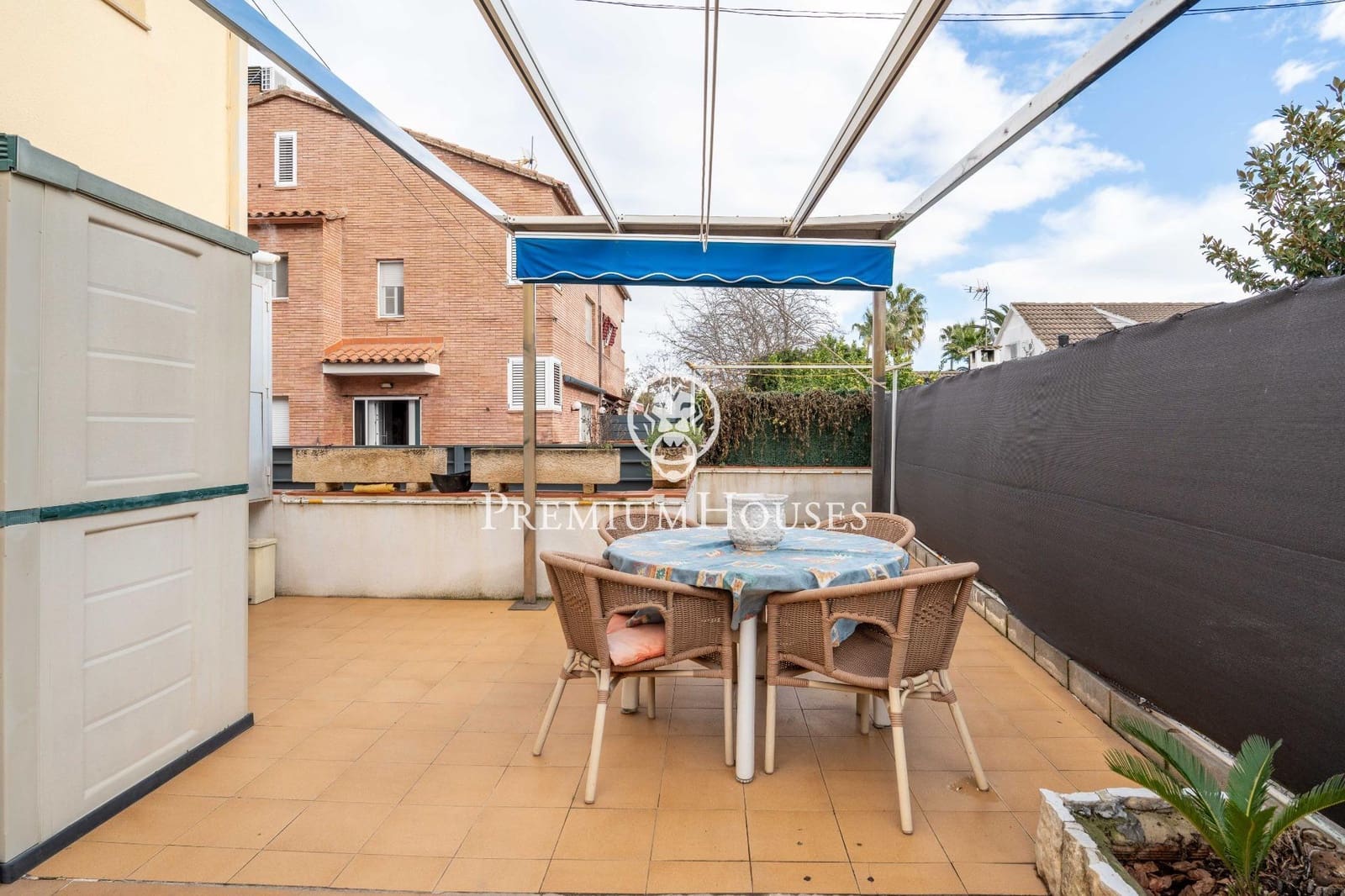 5 bedroom Villa for sale in Salou with garage - € 875,000 (Ref: 9562080)