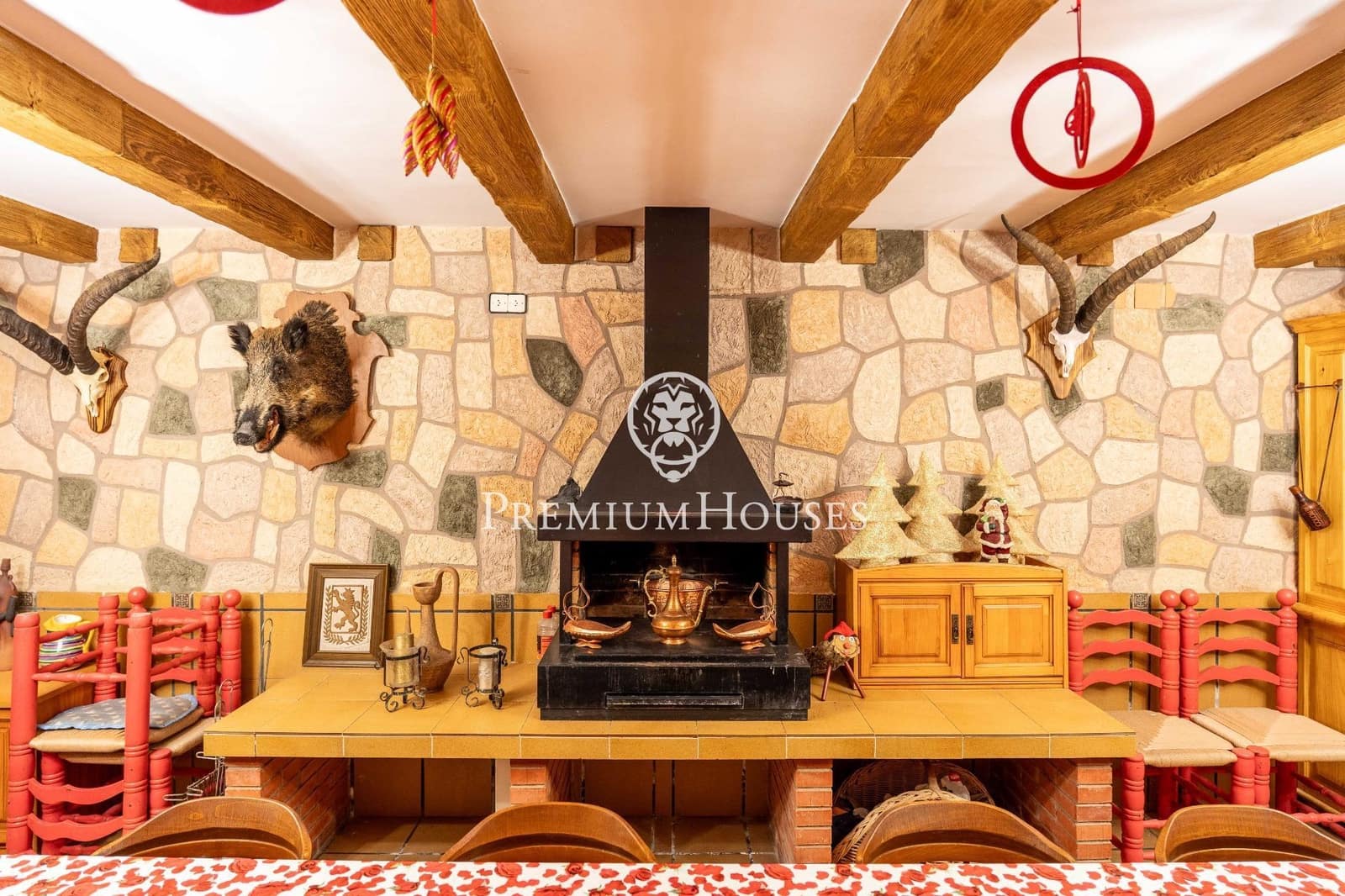 5 bedroom Villa for sale in Salou with garage - € 875,000 (Ref: 9562080)