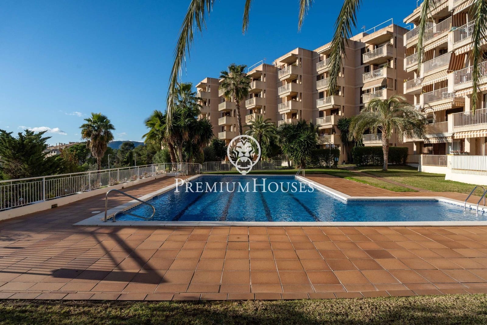 2 bedroom Apartment for sale in Sant Pere de Ribes with pool - € 390,000 (Ref: 9574807)