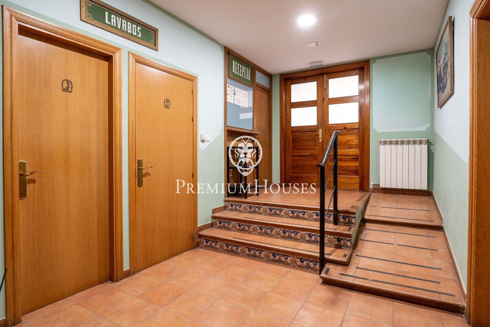 14 bedroom Hotel for sale in Montblanc - € 975,000 (Ref: 9591579)