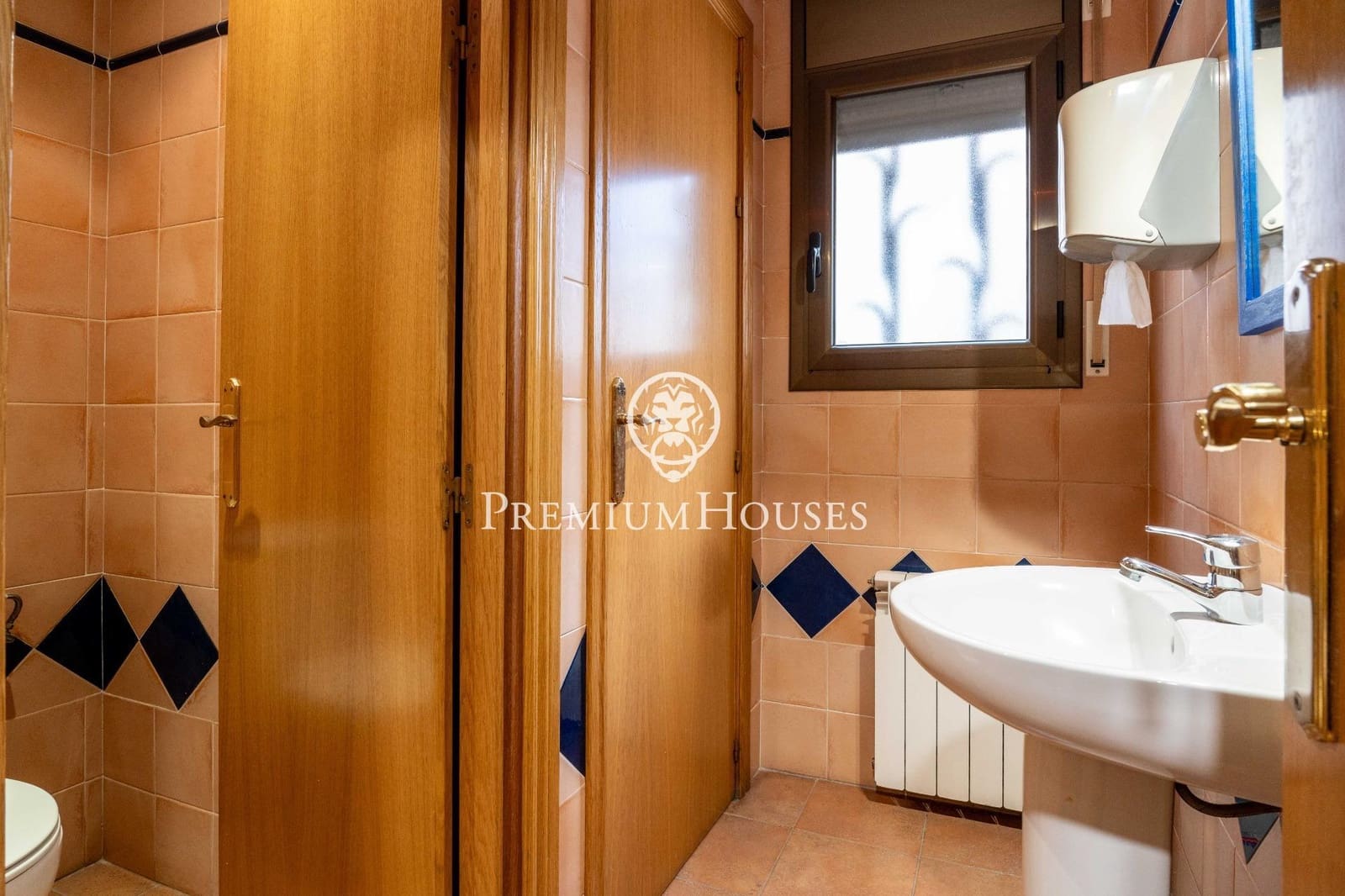 14 bedroom Hotel for sale in Montblanc - € 975,000 (Ref: 9591579)