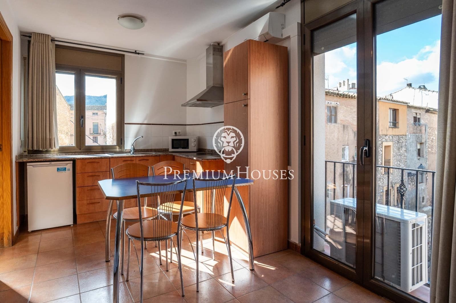 14 bedroom Hotel for sale in Montblanc - € 975,000 (Ref: 9591579)