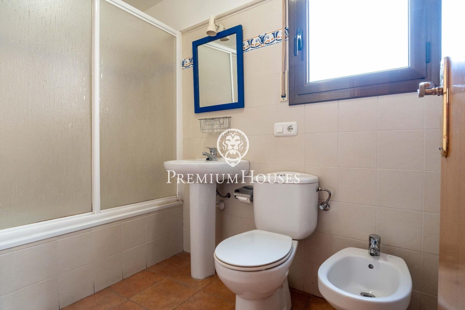 14 bedroom Hotel for sale in Montblanc - € 975,000 (Ref: 9591579)