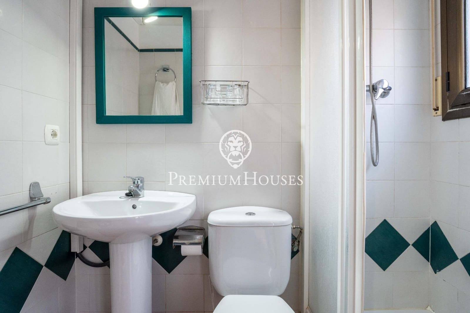 14 bedroom Hotel for sale in Montblanc - € 975,000 (Ref: 9591579)