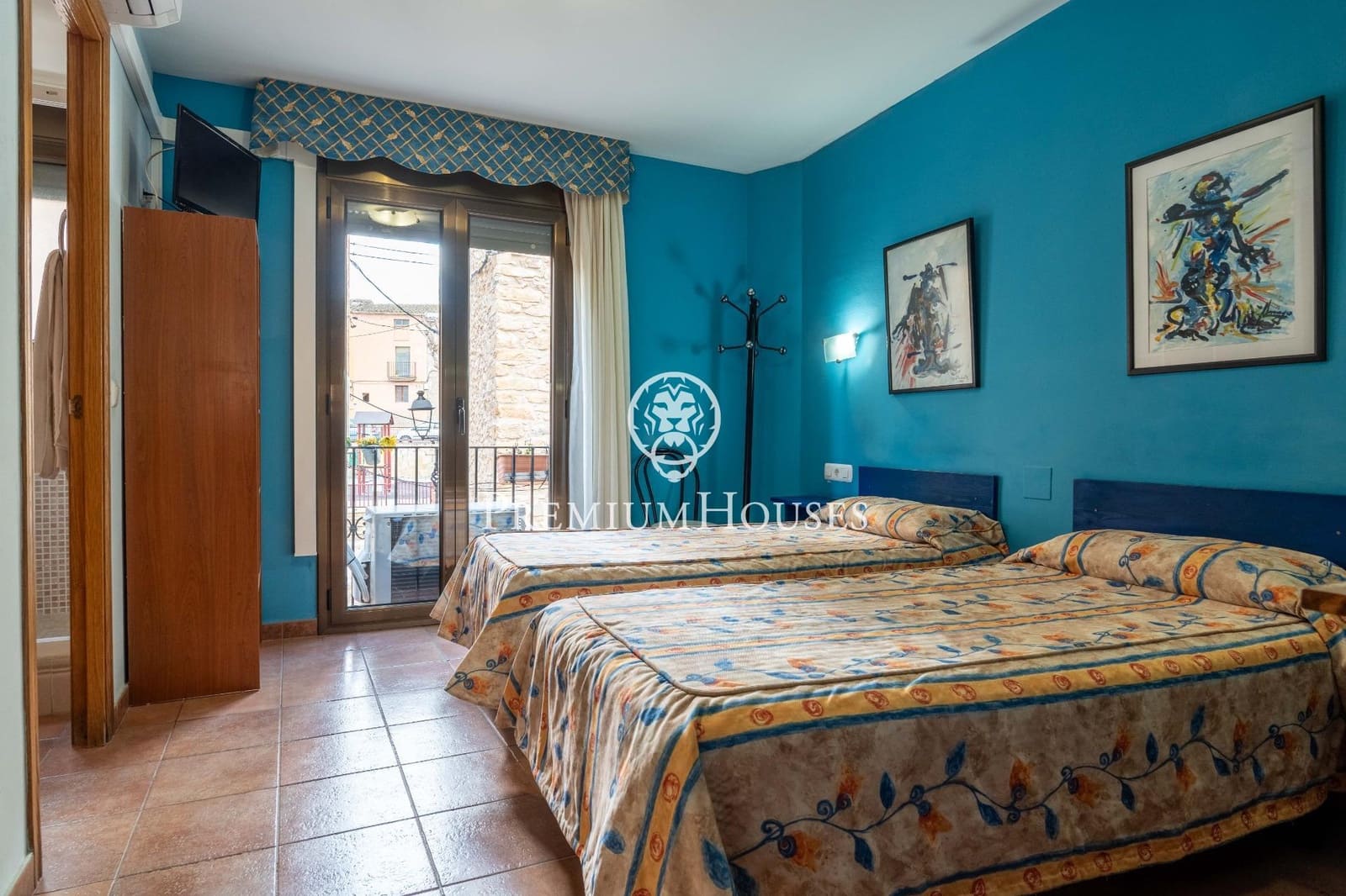 14 bedroom Hotel for sale in Montblanc - € 975,000 (Ref: 9591579)