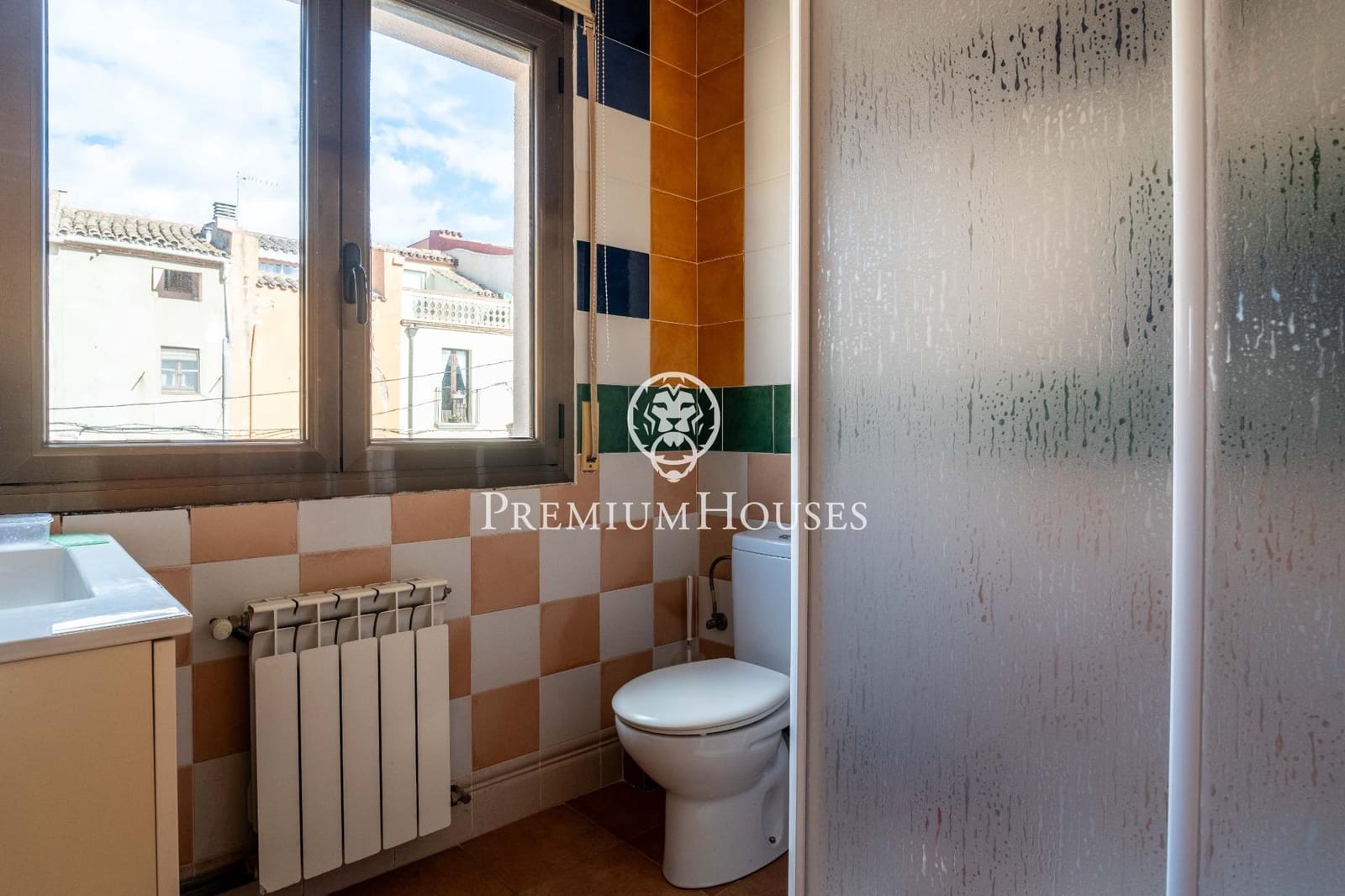 14 bedroom Hotel for sale in Montblanc - € 975,000 (Ref: 9591579)