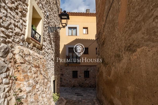 14 bedroom Hotel for sale in Montblanc - € 975,000 (Ref: 9591579)