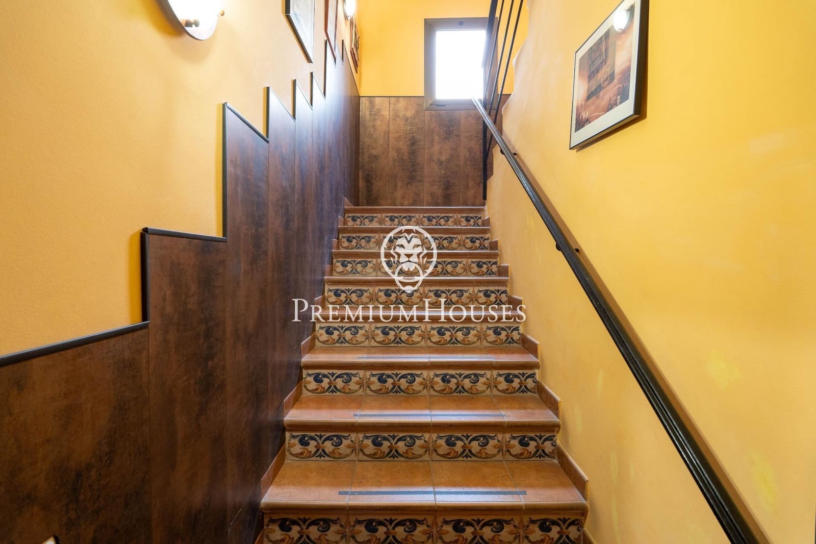 14 bedroom Hotel for sale in Montblanc - € 975,000 (Ref: 9591579)