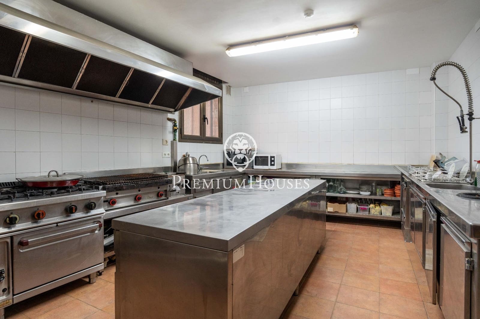 14 bedroom Hotel for sale in Montblanc - € 975,000 (Ref: 9591579)