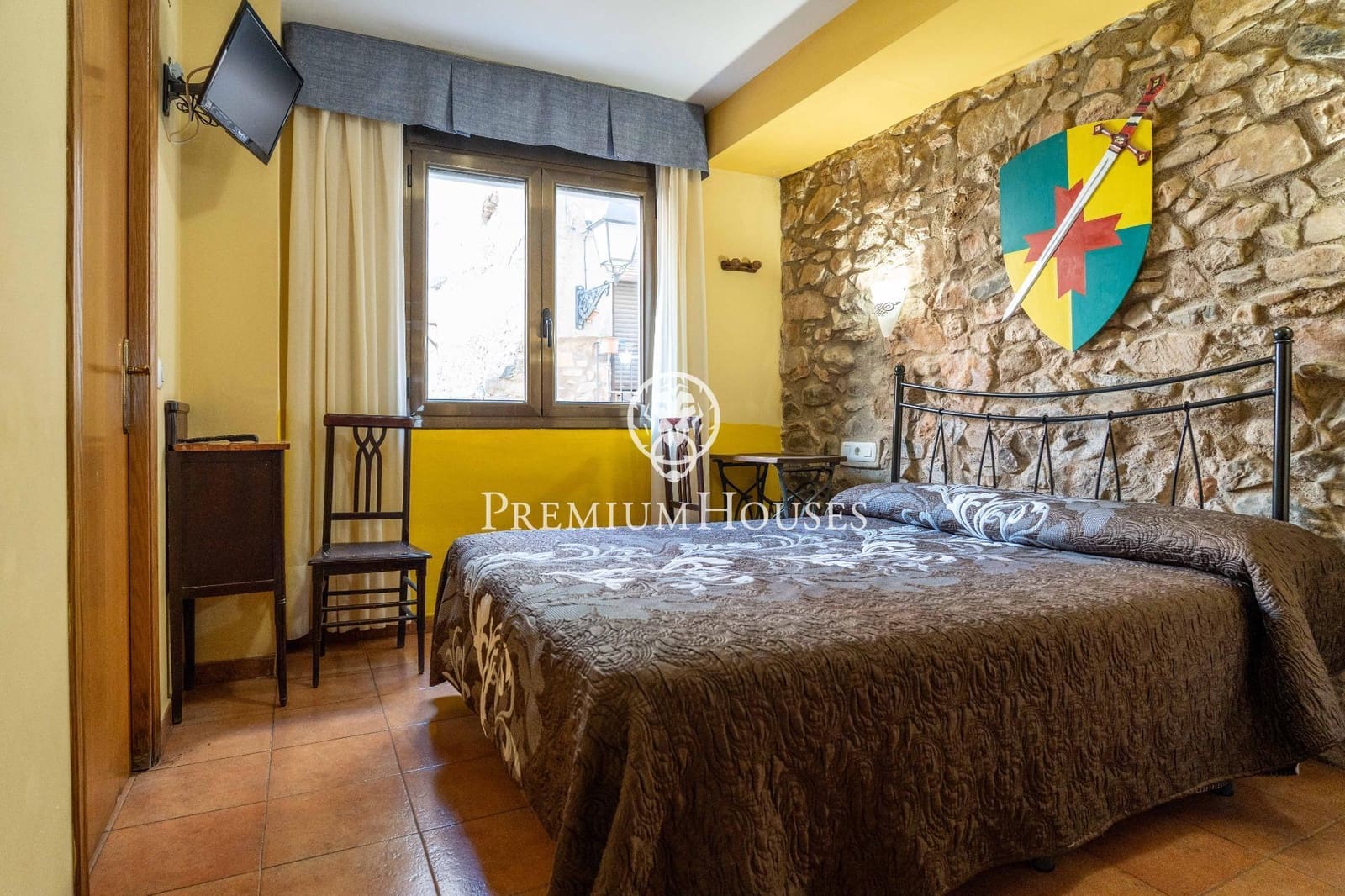 14 bedroom Hotel for sale in Montblanc - € 975,000 (Ref: 9591579)