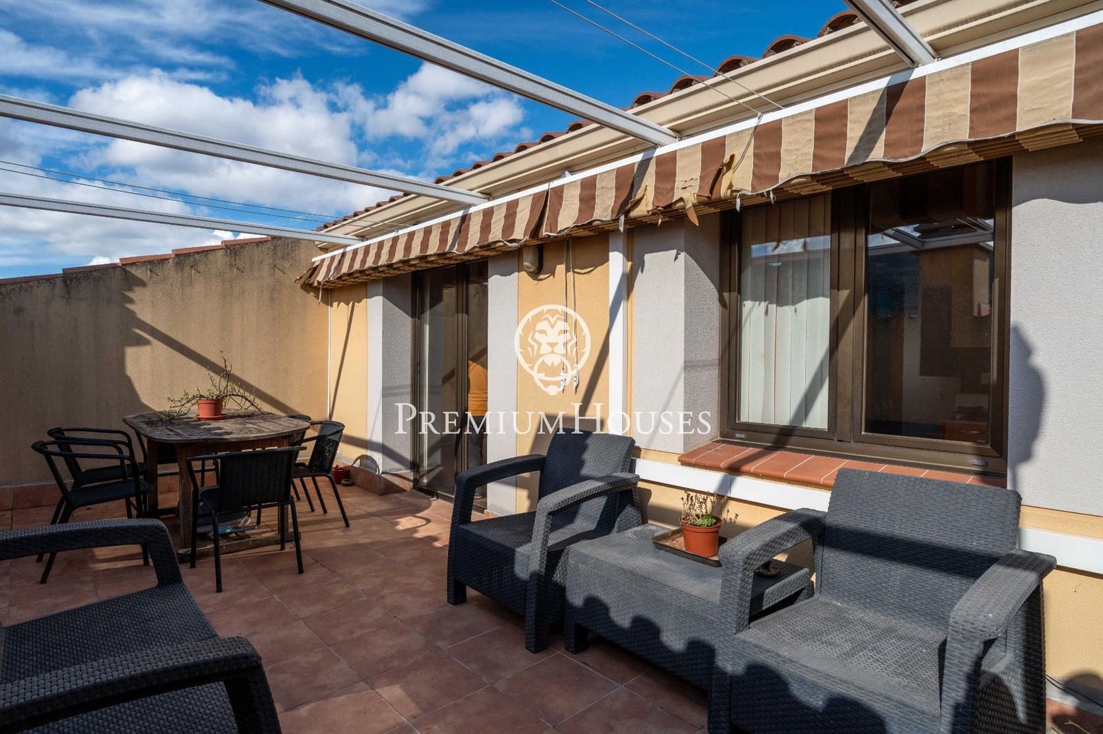 14 bedroom Hotel for sale in Montblanc - € 975,000 (Ref: 9591579)