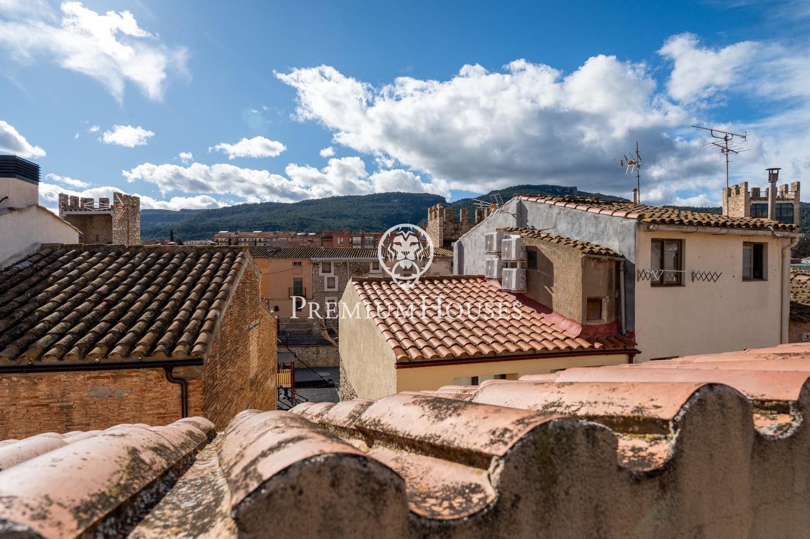 14 bedroom Hotel for sale in Montblanc - € 975,000 (Ref: 9591579)