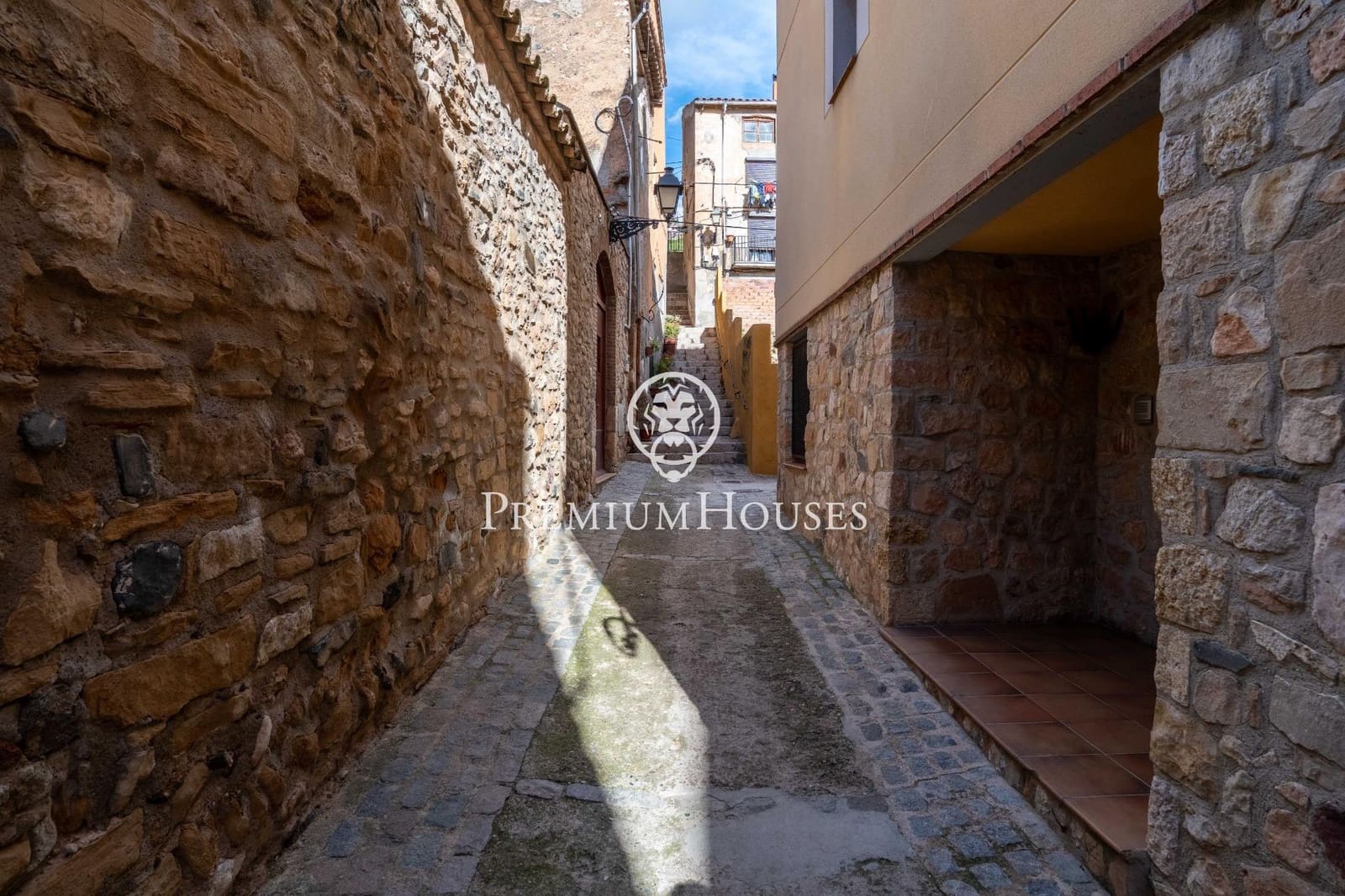 14 bedroom Hotel for sale in Montblanc - € 975,000 (Ref: 9591579)