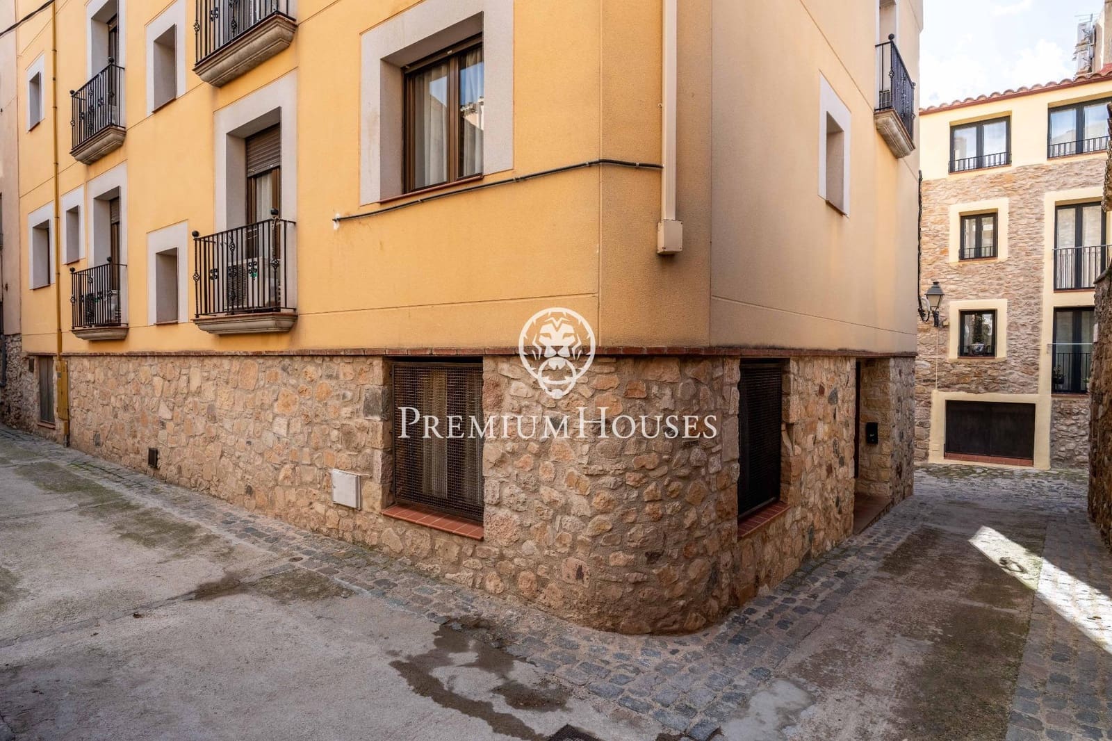 14 bedroom Hotel for sale in Montblanc - € 975,000 (Ref: 9591579)