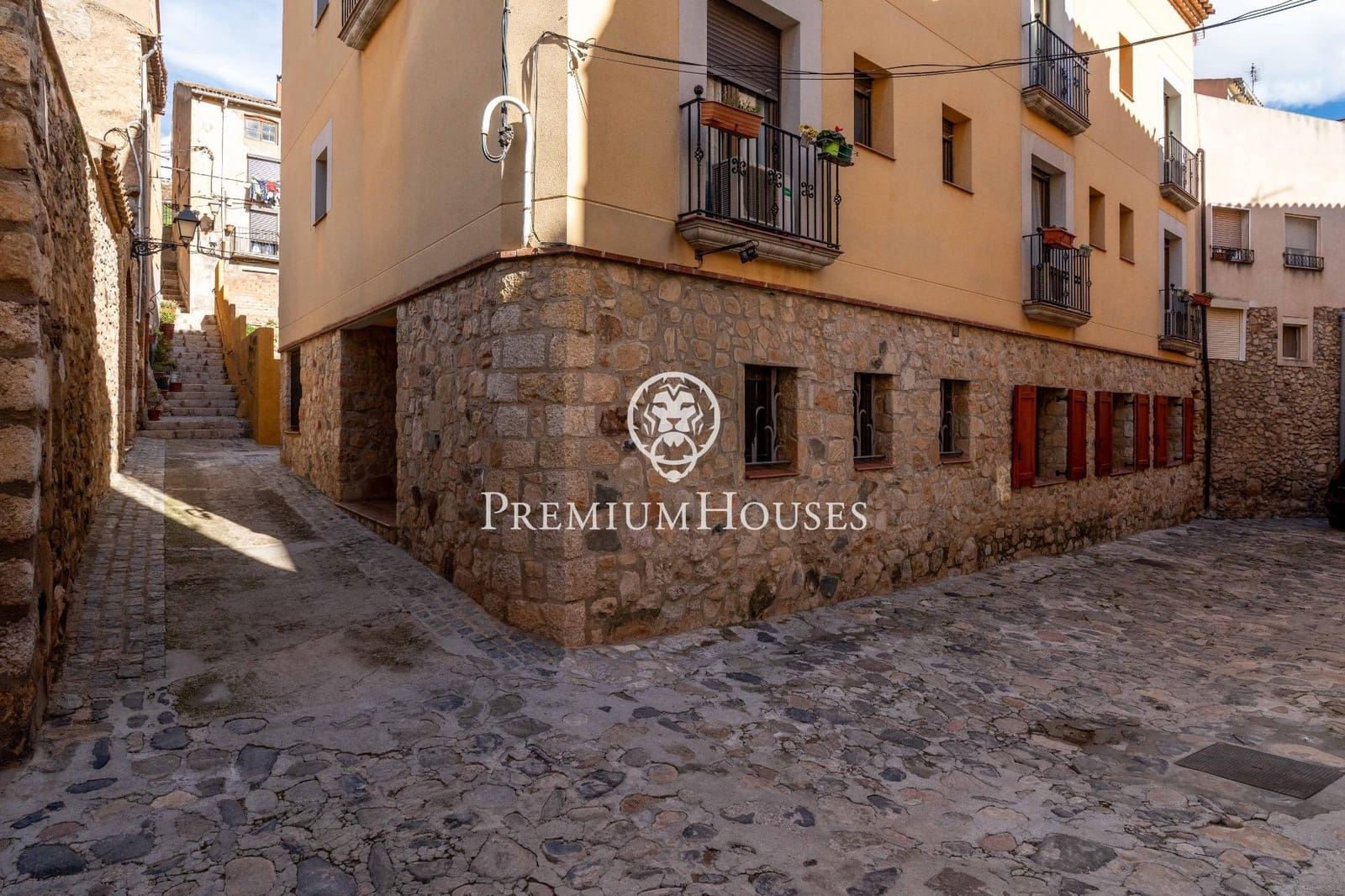 14 bedroom Hotel for sale in Montblanc - € 975,000 (Ref: 9591579)