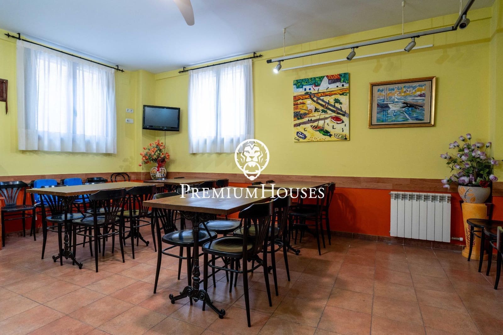 14 bedroom Hotel for sale in Montblanc - € 975,000 (Ref: 9591579)