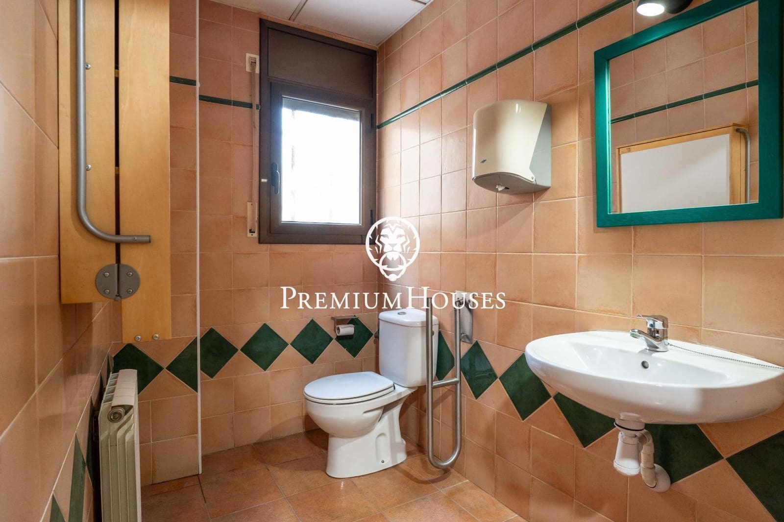 14 bedroom Hotel for sale in Montblanc - € 975,000 (Ref: 9591579)