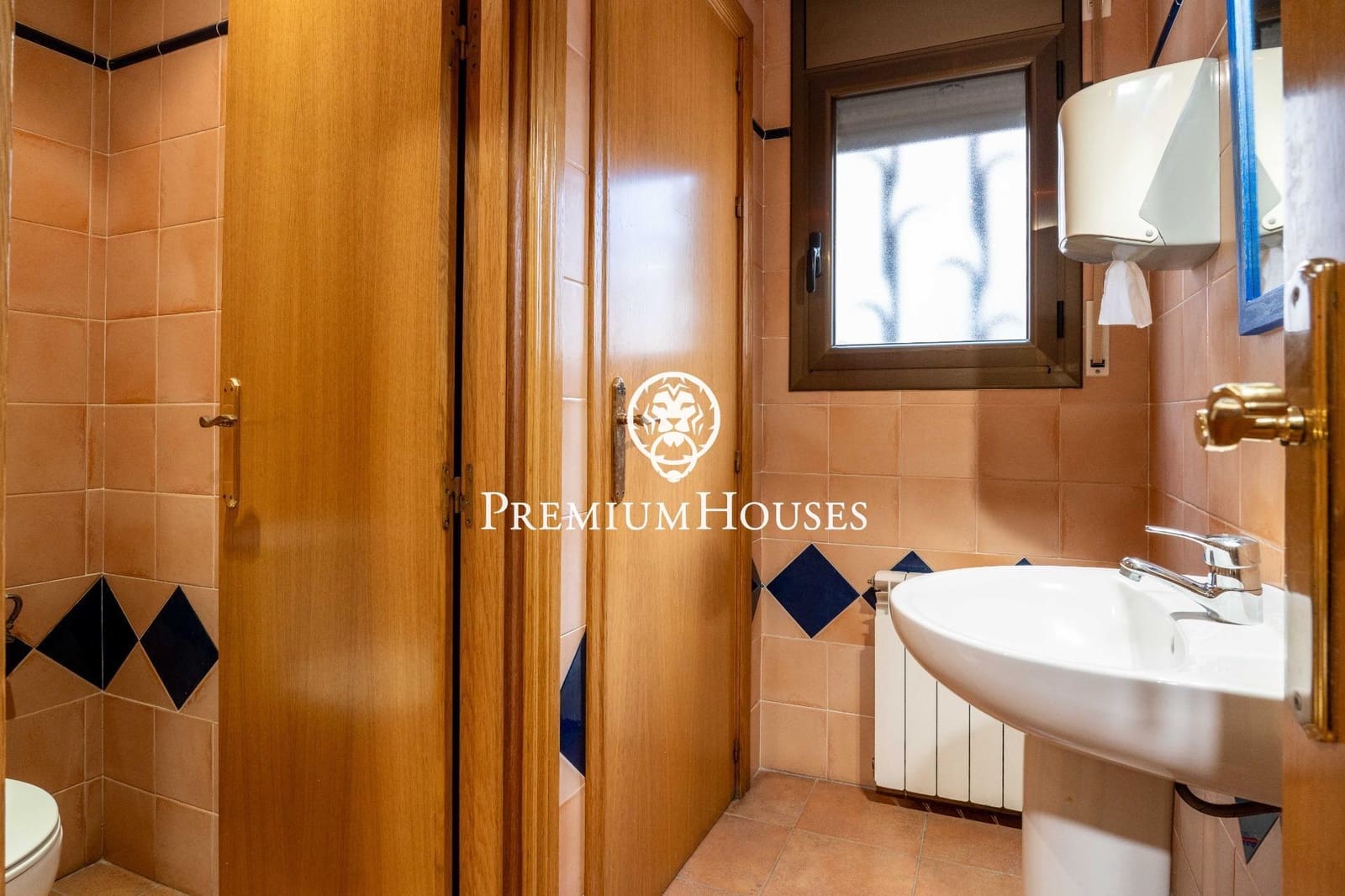 14 bedroom Hotel for sale in Montblanc - € 975,000 (Ref: 9591579)