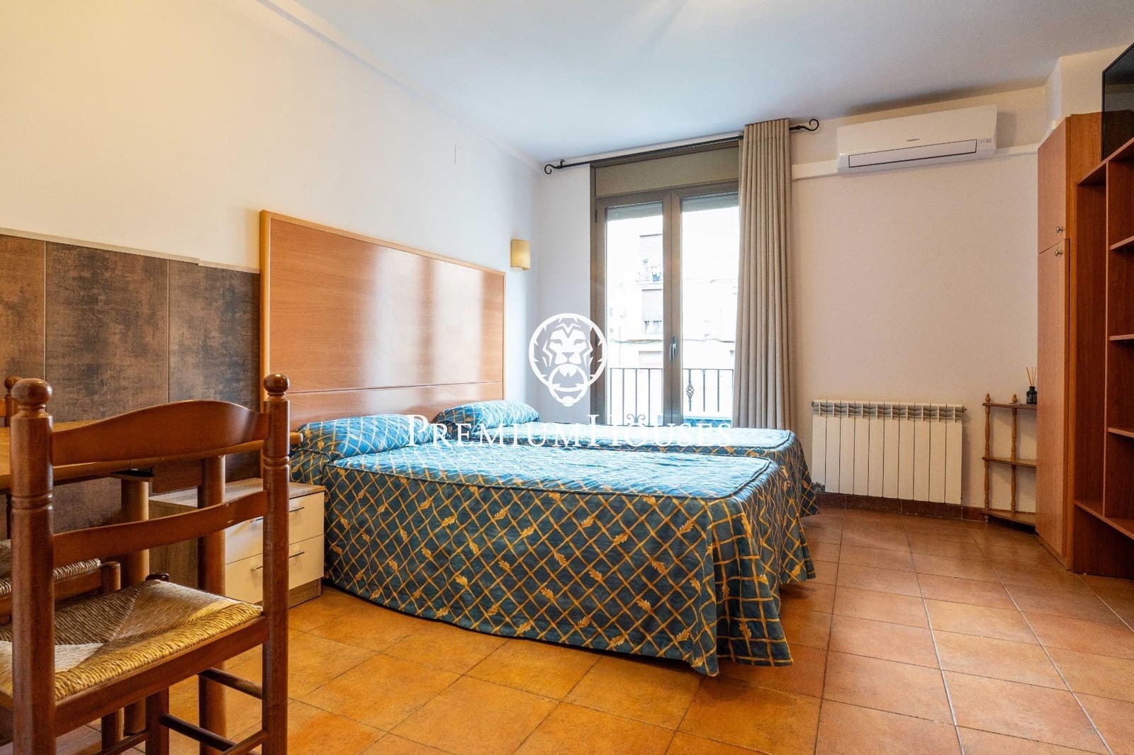 14 bedroom Hotel for sale in Montblanc - € 975,000 (Ref: 9591579)