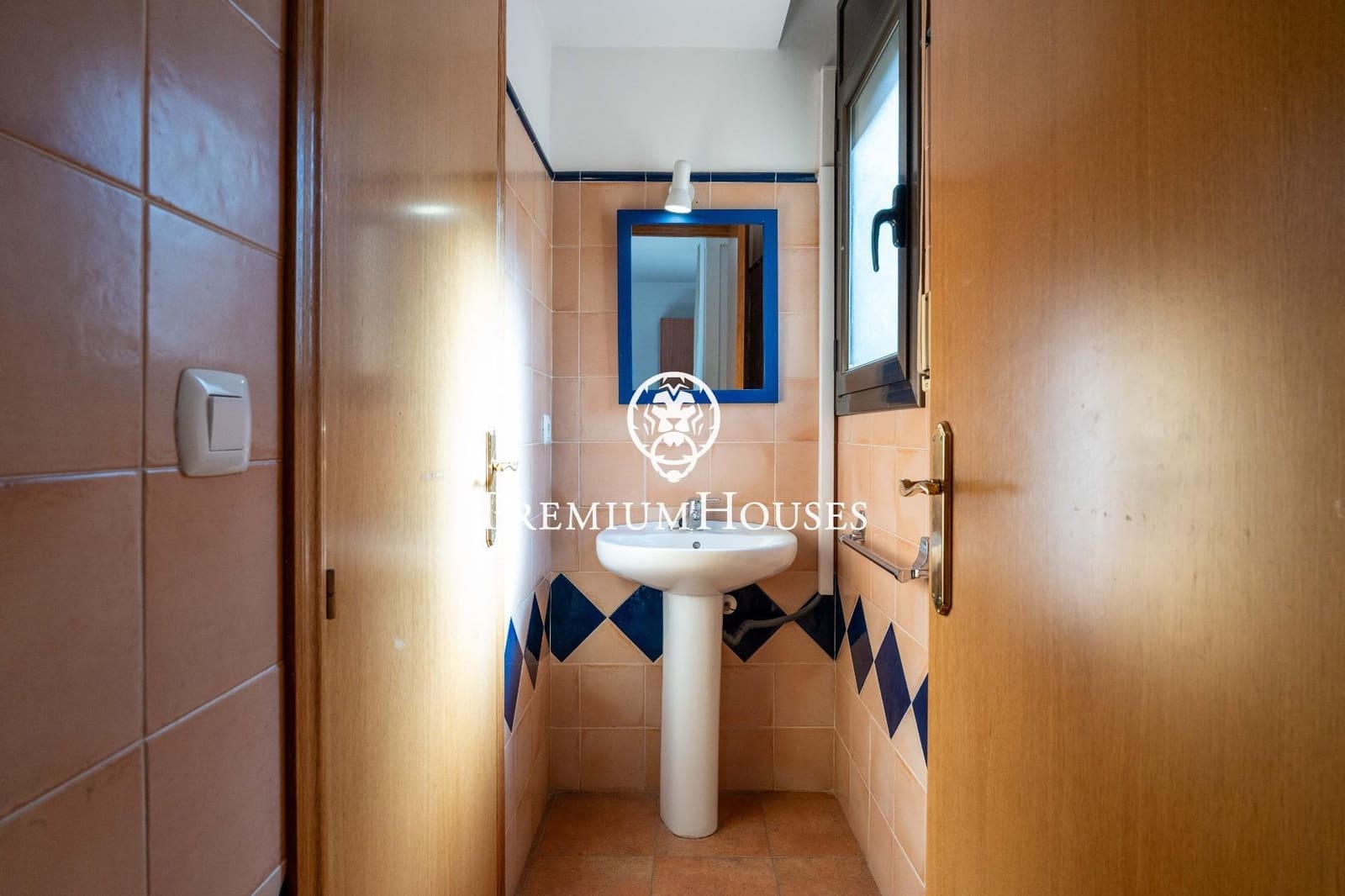 14 bedroom Hotel for sale in Montblanc - € 975,000 (Ref: 9591579)