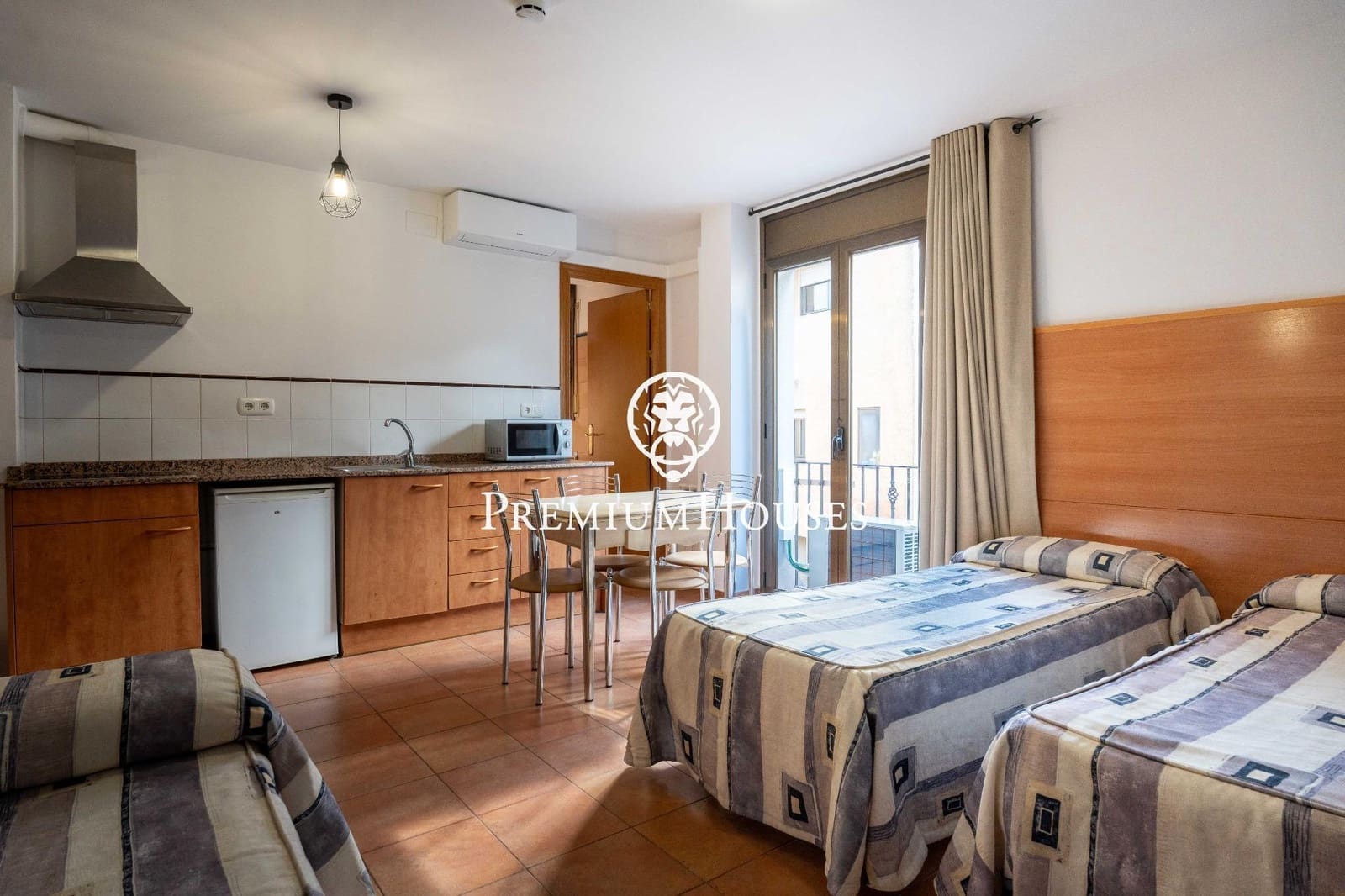 14 bedroom Hotel for sale in Montblanc - € 975,000 (Ref: 9591579)