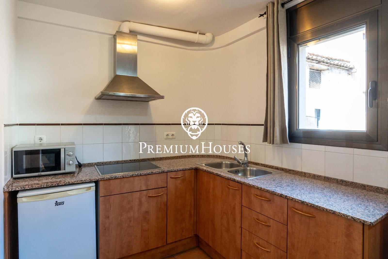 14 bedroom Hotel for sale in Montblanc - € 975,000 (Ref: 9591579)