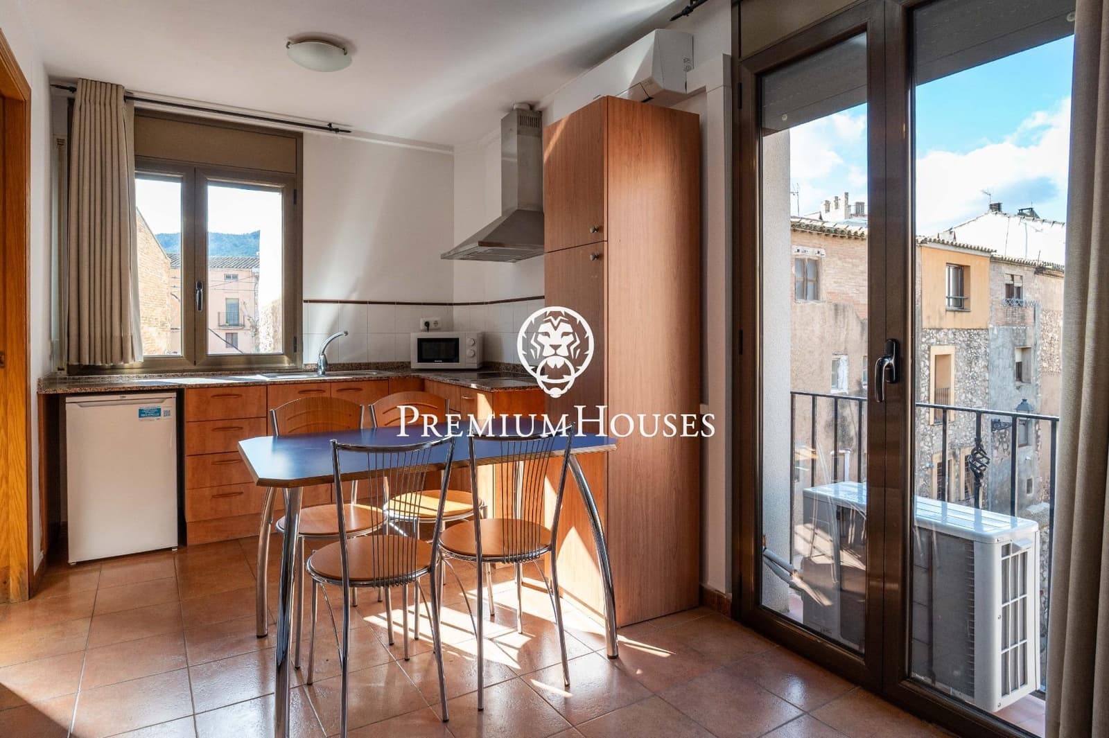 14 bedroom Hotel for sale in Montblanc - € 975,000 (Ref: 9591579)