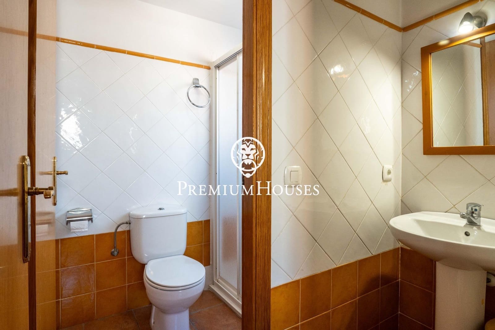 14 bedroom Hotel for sale in Montblanc - € 975,000 (Ref: 9591579)