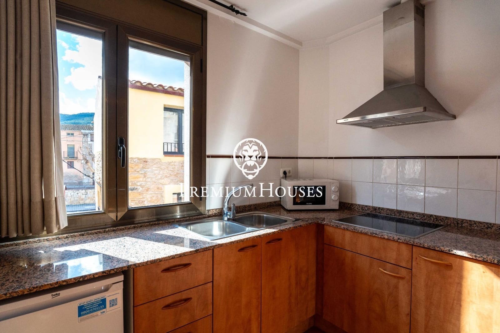 14 bedroom Hotel for sale in Montblanc - € 975,000 (Ref: 9591579)