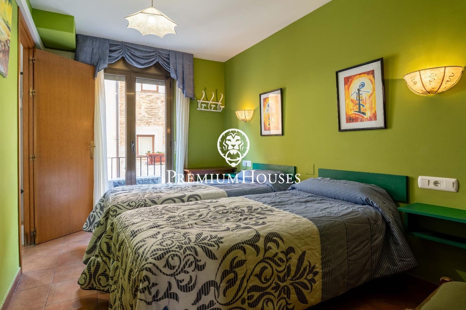 14 bedroom Hotel for sale in Montblanc - € 975,000 (Ref: 9591579)