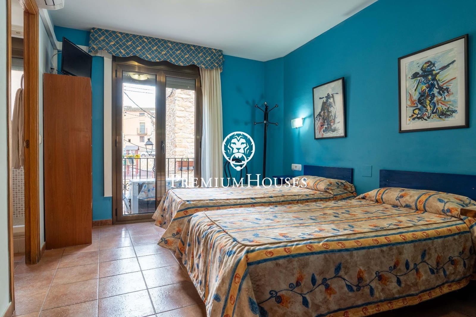 14 bedroom Hotel for sale in Montblanc - € 975,000 (Ref: 9591579)