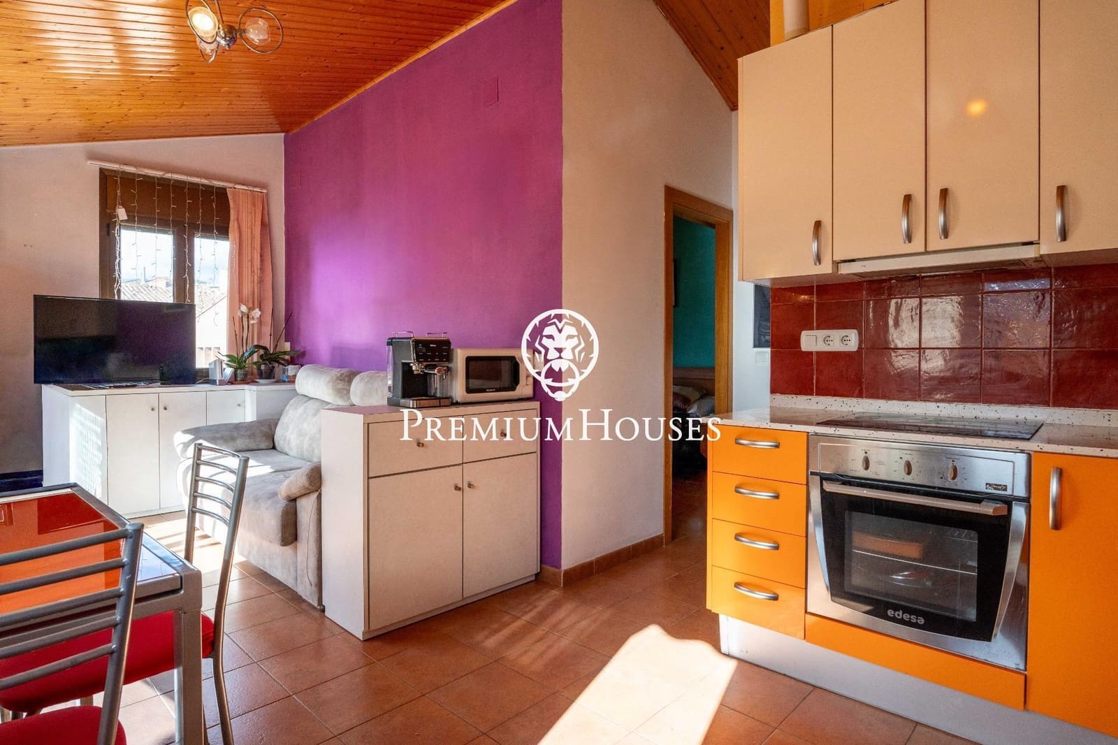 14 bedroom Hotel for sale in Montblanc - € 975,000 (Ref: 9591579)