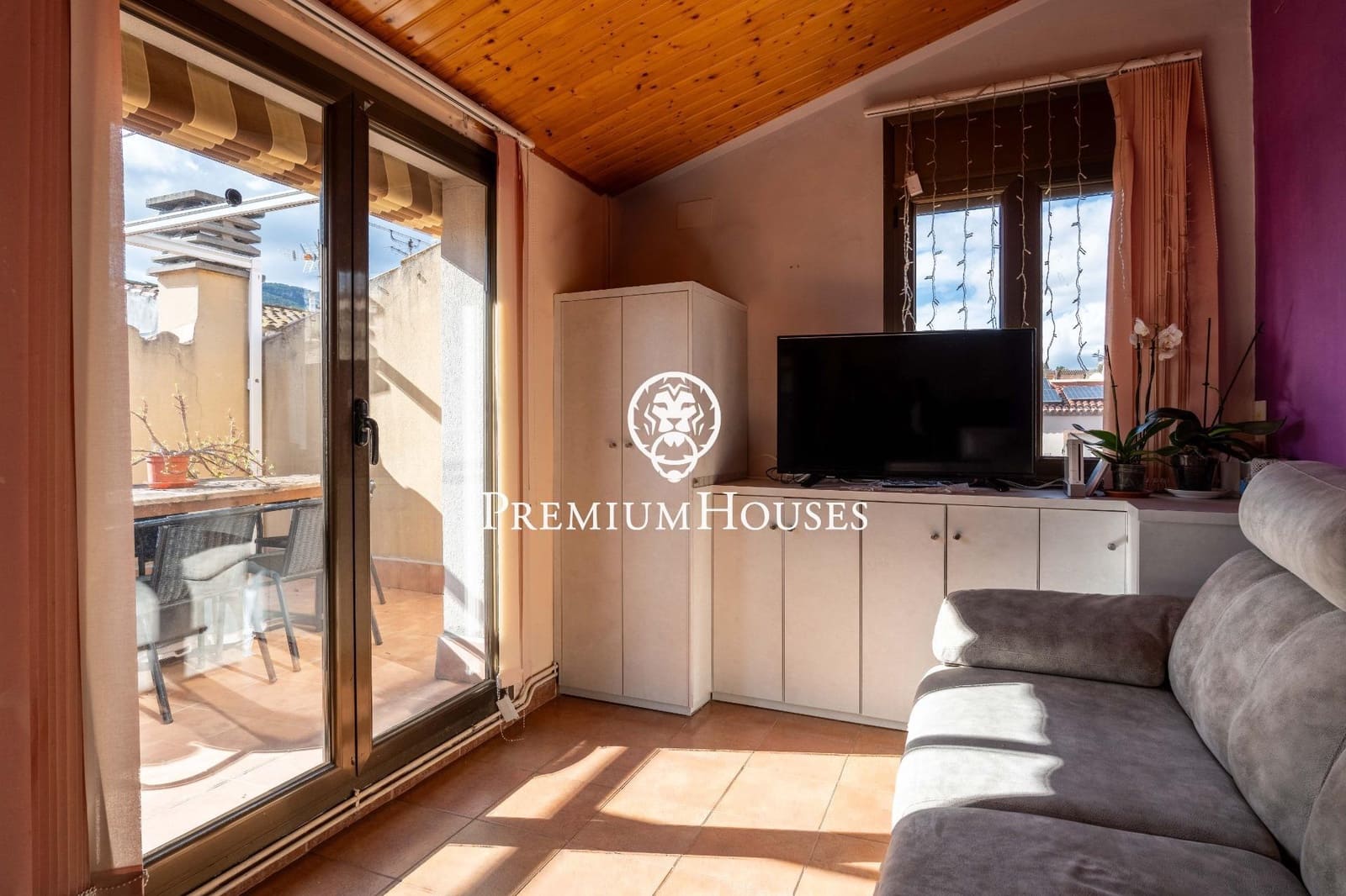 14 bedroom Hotel for sale in Montblanc - € 975,000 (Ref: 9591579)