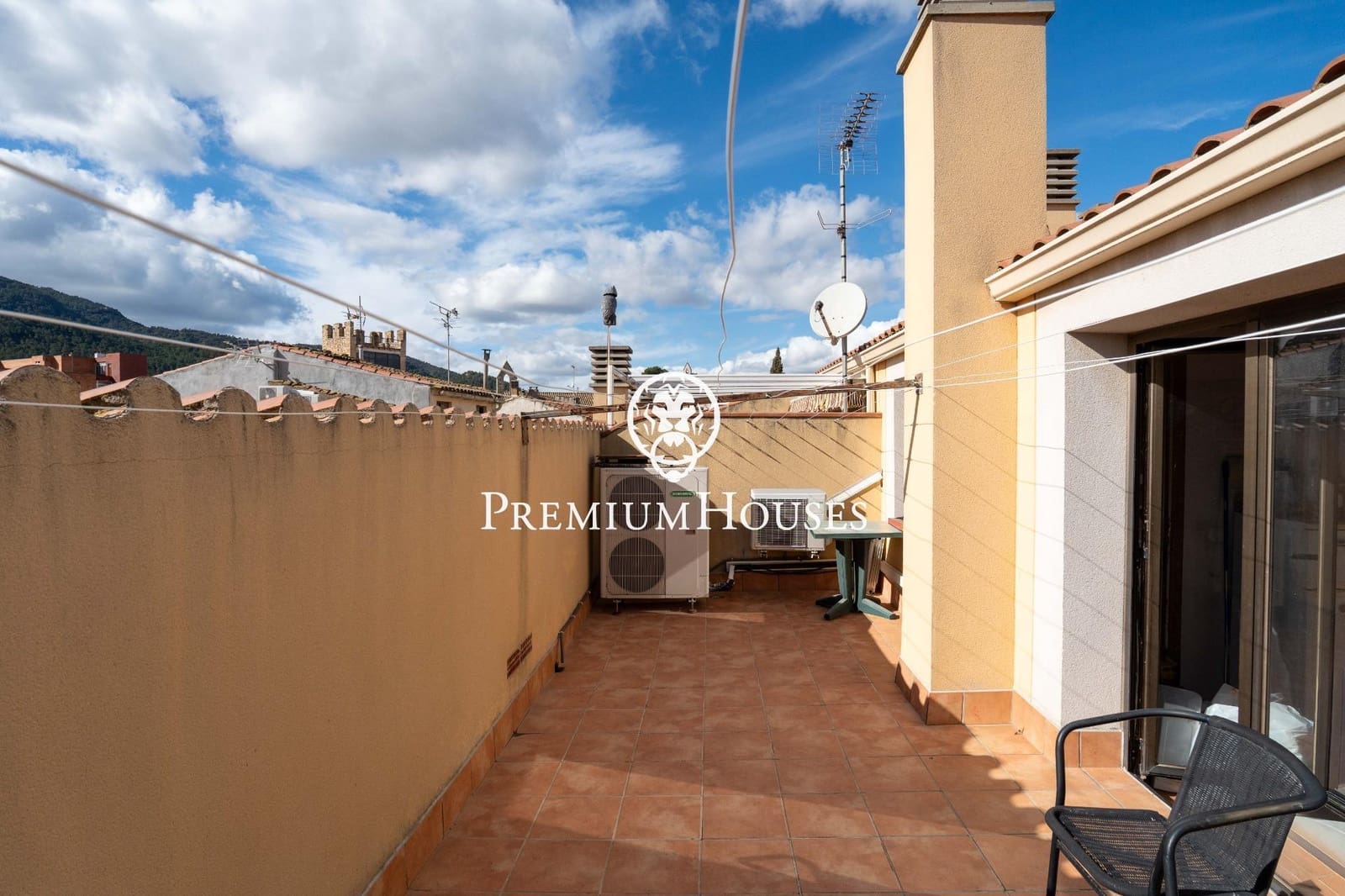 14 bedroom Hotel for sale in Montblanc - € 975,000 (Ref: 9591579)