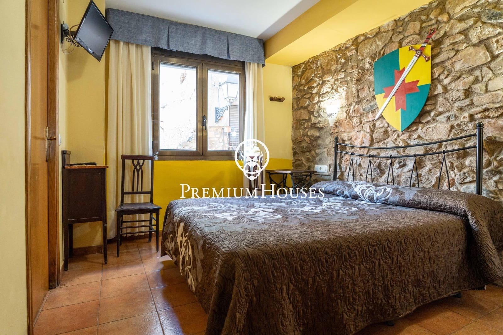 14 bedroom Hotel for sale in Montblanc - € 975,000 (Ref: 9591579)