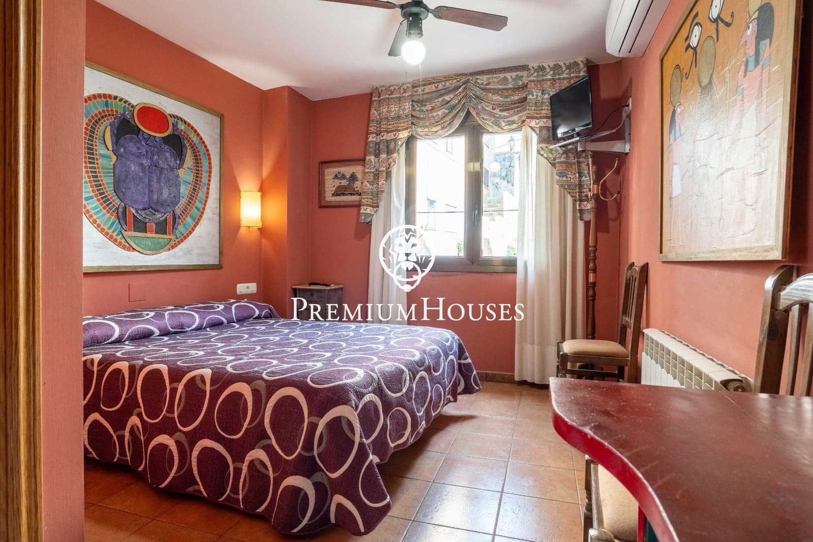 14 bedroom Hotel for sale in Montblanc - € 975,000 (Ref: 9591579)