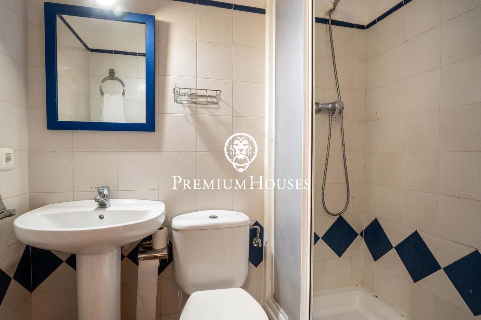 14 bedroom Hotel for sale in Montblanc - € 975,000 (Ref: 9591579)