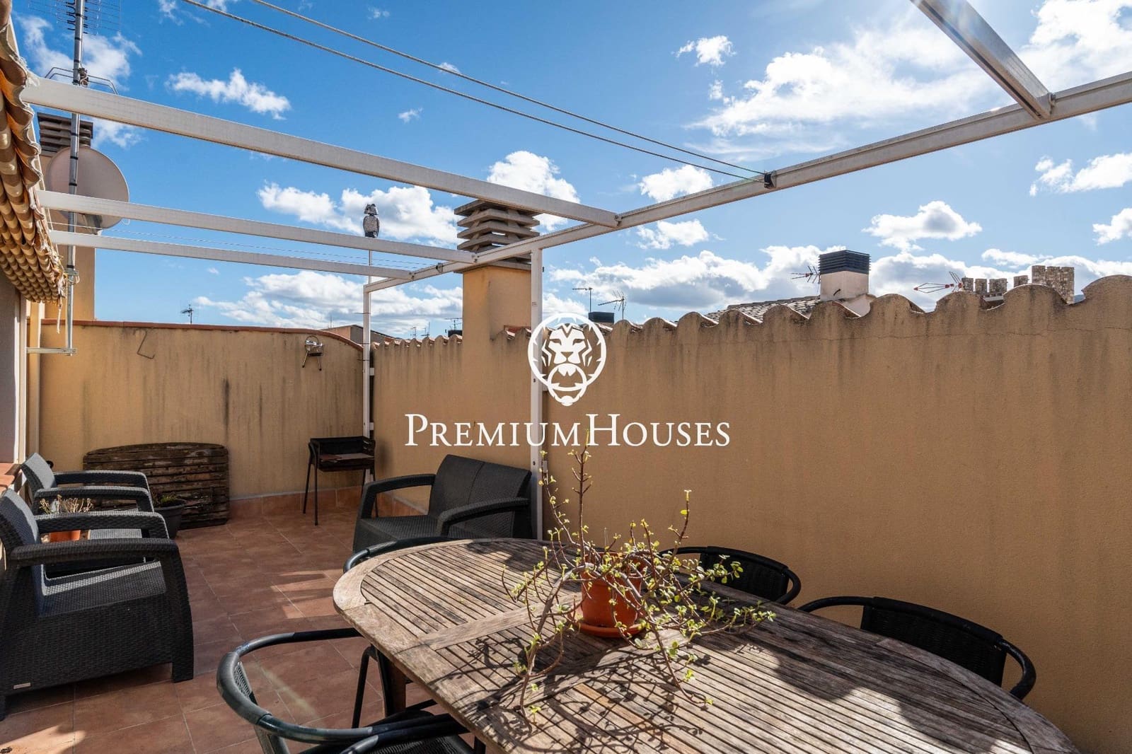 14 bedroom Hotel for sale in Montblanc - € 975,000 (Ref: 9591579)