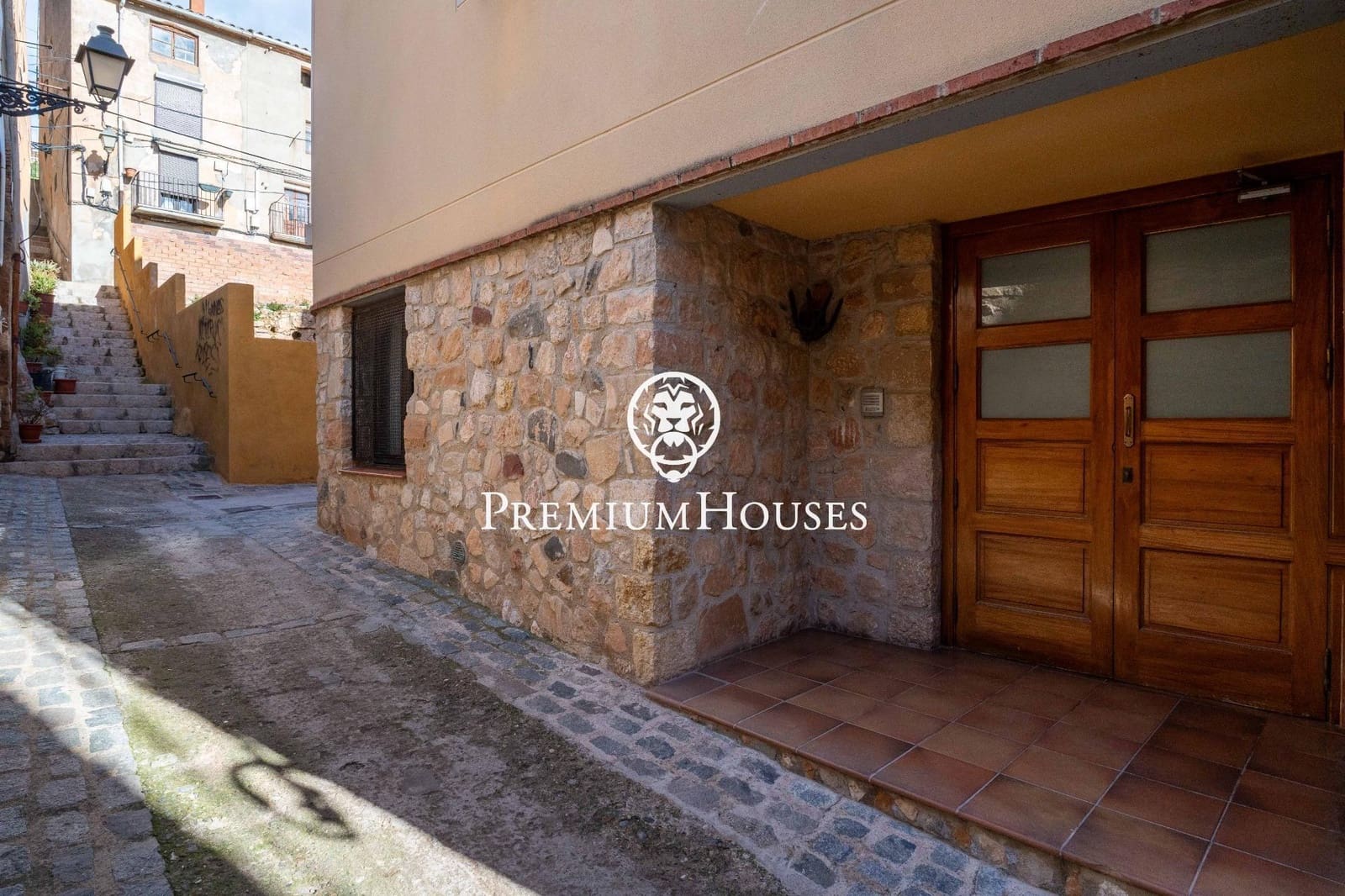 14 bedroom Hotel for sale in Montblanc - € 975,000 (Ref: 9591579)